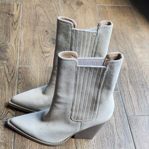Nine West  suede ankle boots 7m.